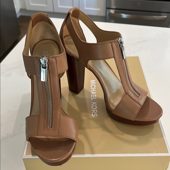 Michael Kors Berkeley Sandal,  Tan Heels with Block Heel and Minimalist Design. - Picture 1 of 3